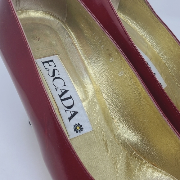 Escada | Women's Vintage Red Alligator Embossed Italian Heels (Size 8B) - Picture 4 of 15